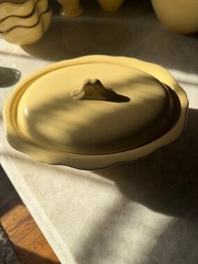 Gail Pittman Hospitality Collection 1.5 quart covered casserole in butter!